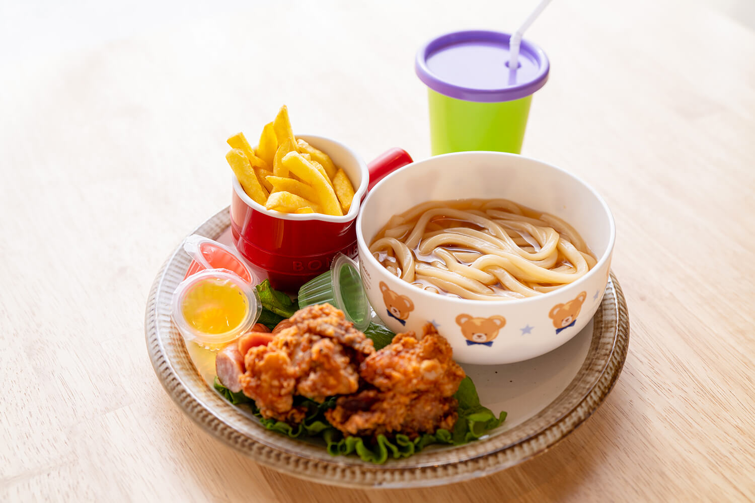 「兒童套餐（烏龍麵盤）」680日圓（附飲料）