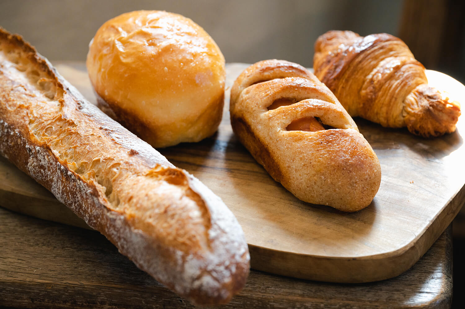 「法國麵包」290日圓、「奶油麵包」270日圓、「熱狗麵包」270日圓、「可頌」210日圓