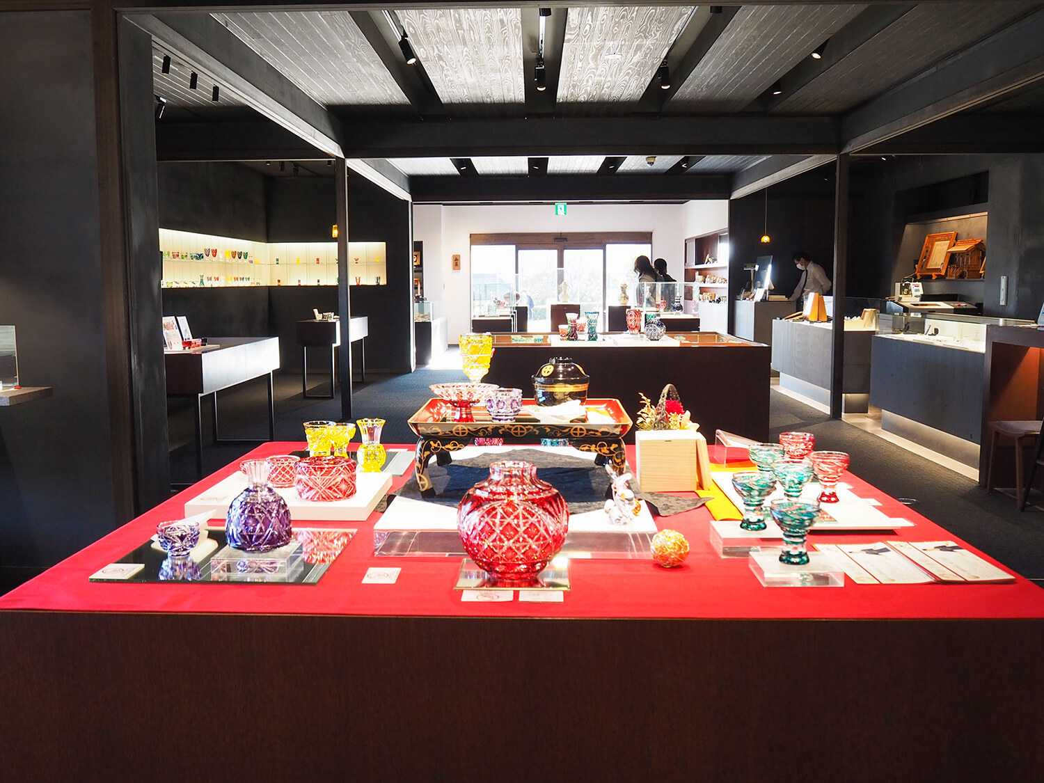 您可以在仙岩園品牌商店購買薩摩切子眼鏡和配件。