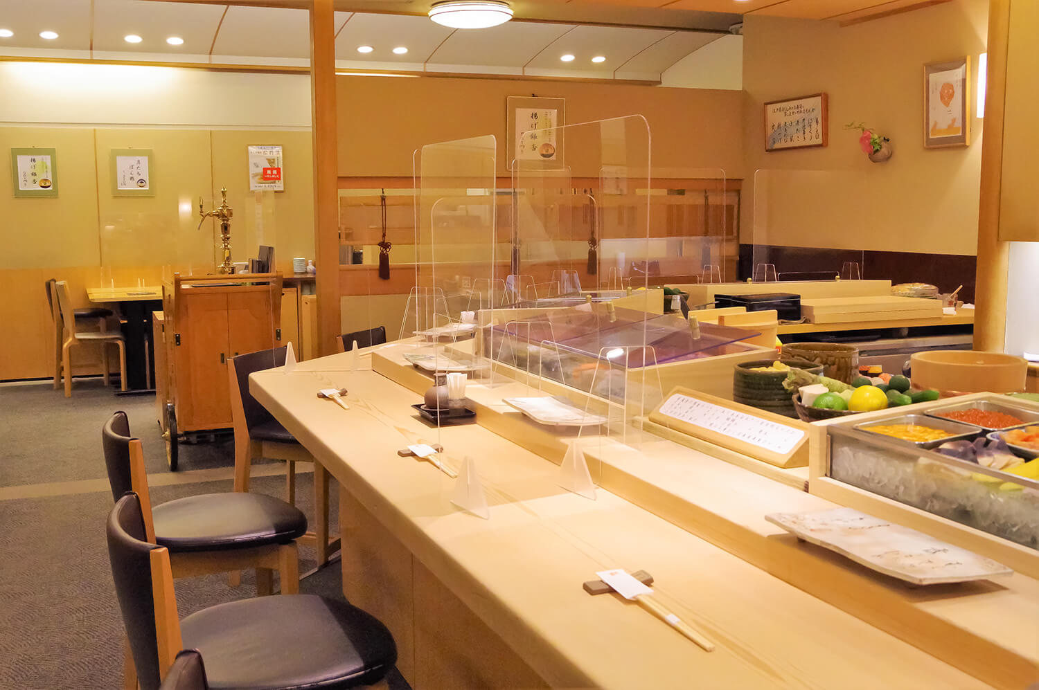  The restaurant has 8 seats at the counter and 28 seats at tables, making it easy to come in alone or in a group.