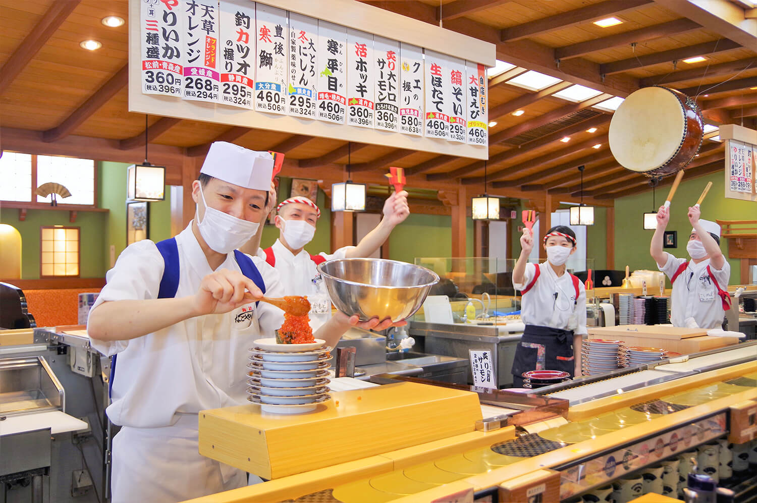  There are counter seats and box seats, and you can watch a sushi demonstration from either seat.