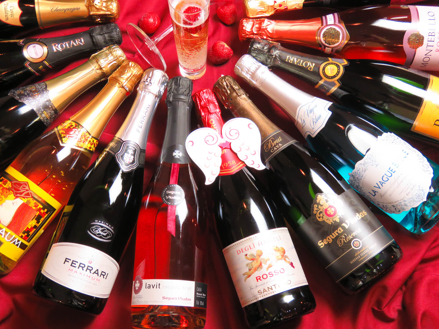  All-you-can-drink menu with three plans: 1,500 yen, 2,500 yen, and 3,000 yen