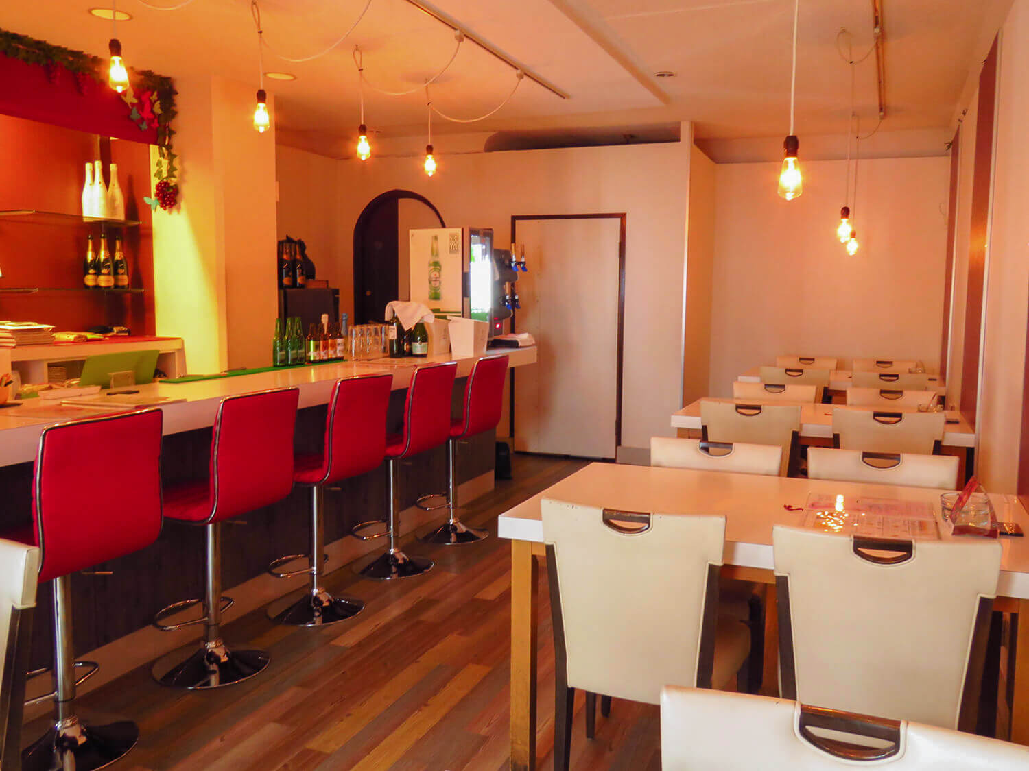  The red and white interior has a bright, not too dark atmosphere.