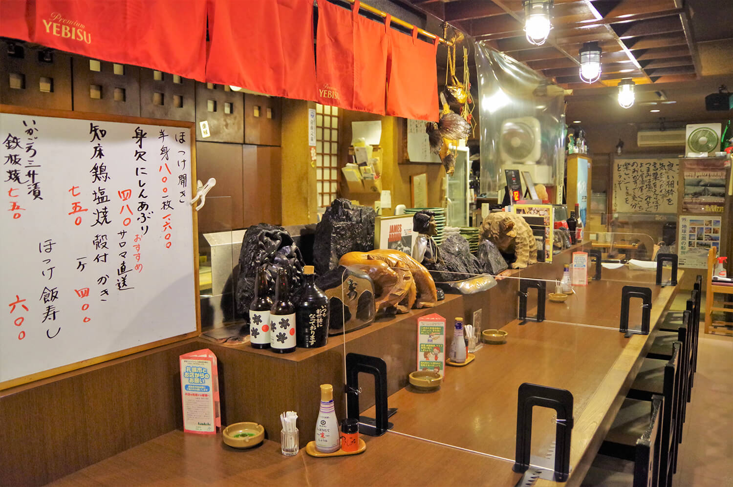  Counter seating as well as small tables are available.