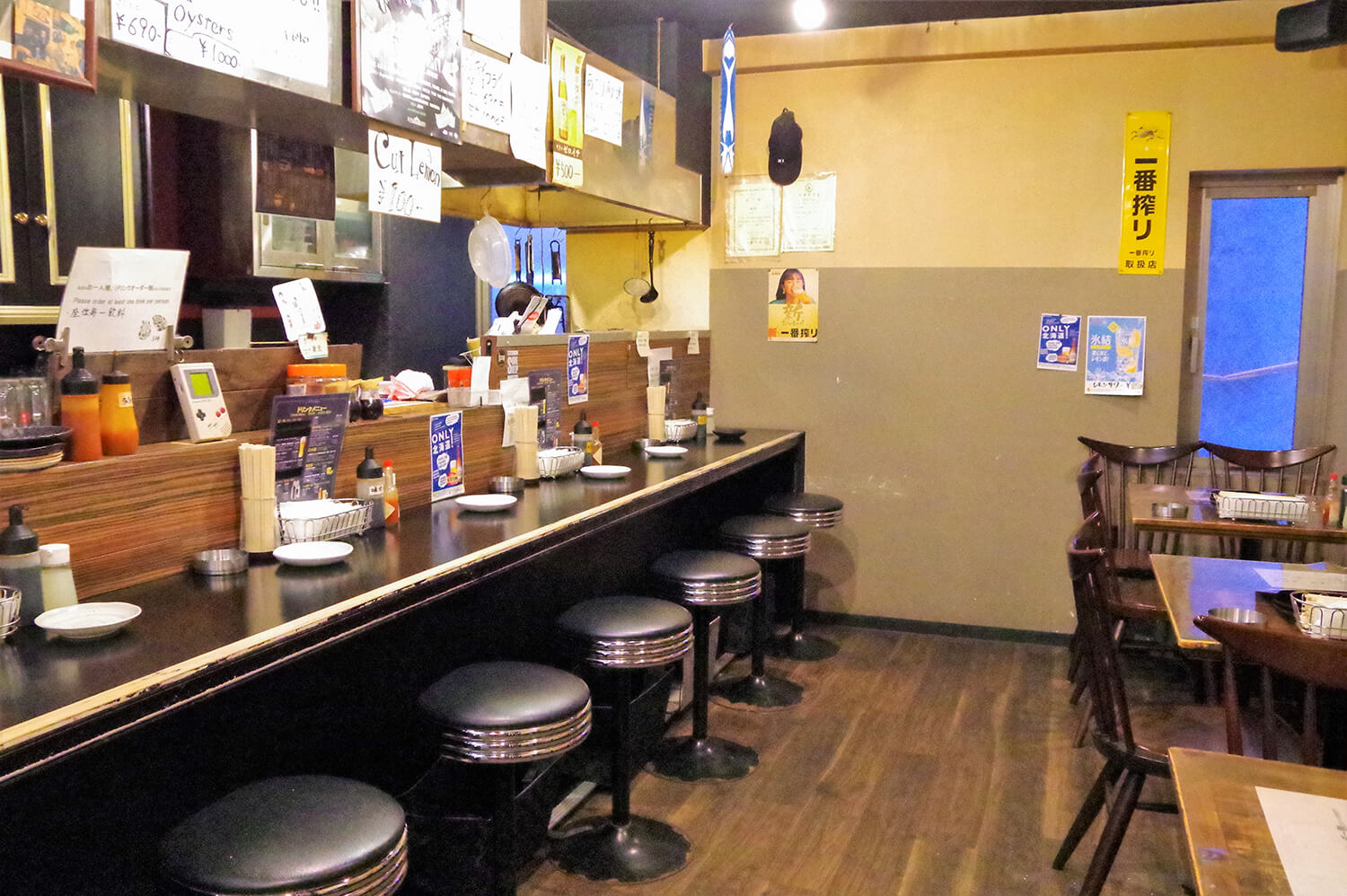 Although the restaurant is not large, it has a total of 30 seats at tables as well as at the counter.