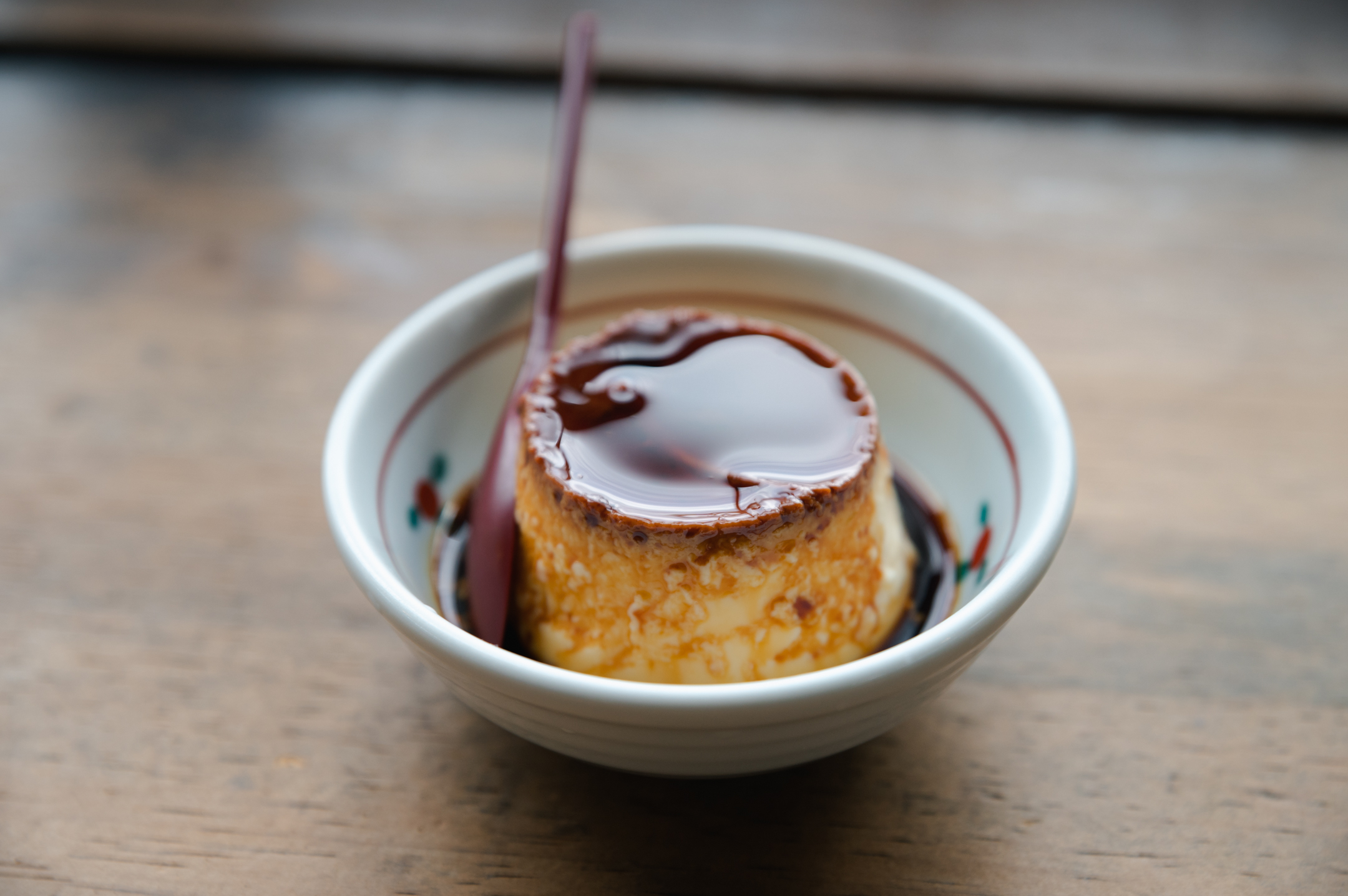 「地獄蒸®布丁」330日圓（外帶324日圓）。 可以選擇卡士達或咖啡口味