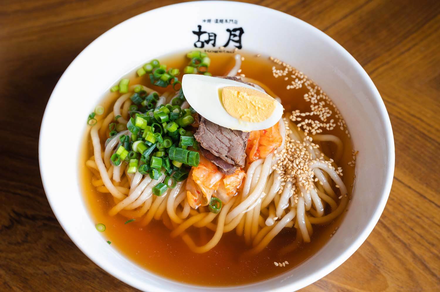 「冷麵」800日圓，大JPY1050。 雙JPY1400和巨型JPY1850配有迷你泡菜