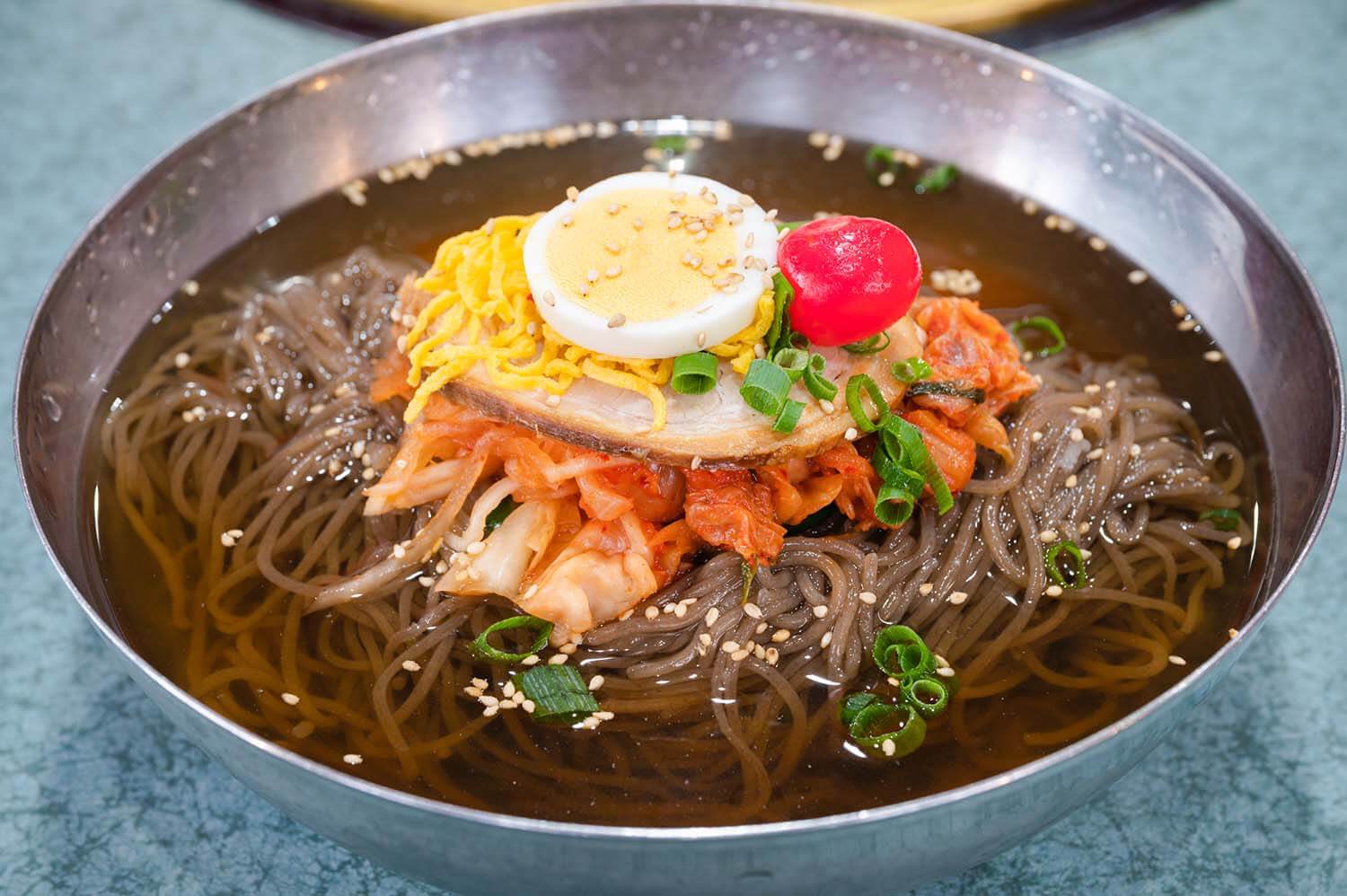 「冷麵」800日圓，大碗900日圓，特JPY1000。 照片是大碗