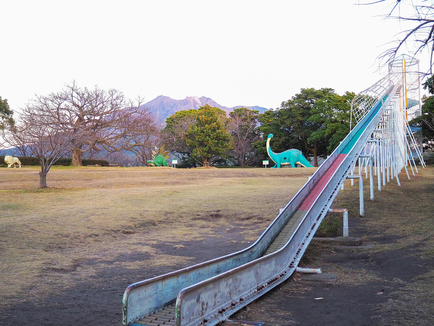 約12.5米的滑梯，相當於一棟建築物4樓的高度