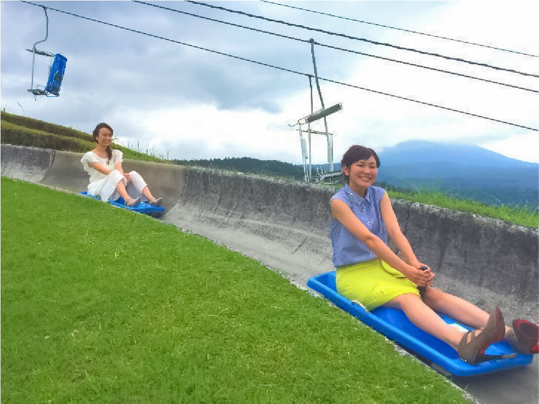 從觀景廣場「超級滑梯」出發的令人興奮的滑梯（含纜車費600日圓）*小學生二年級以下必須有監護人陪同