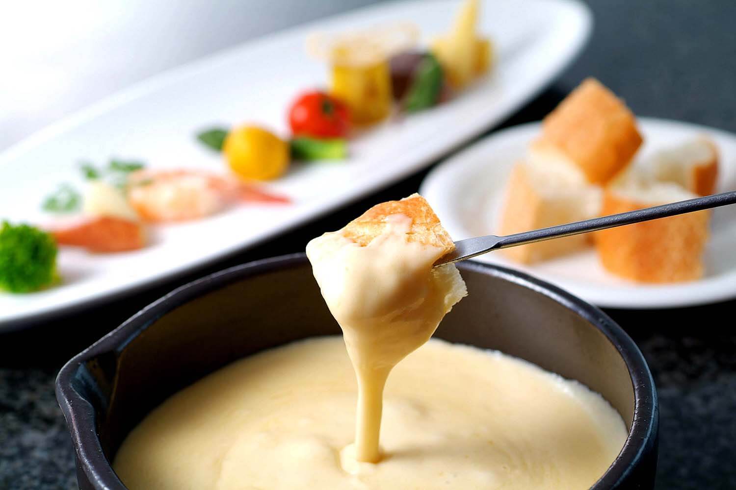 起司火鍋作為套餐（JPY6000~）的配菜，每人