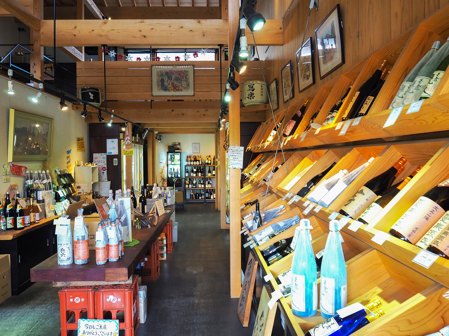 除了來自縣內外約20個品牌的燒酒和日本清酒外，還有精選的葡萄酒