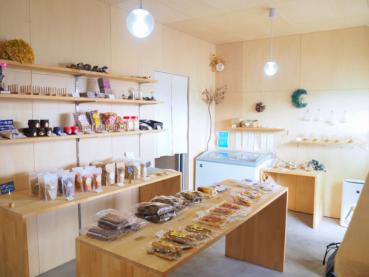 鹿兒島當地甜點、乾果、甜點等自然空間。