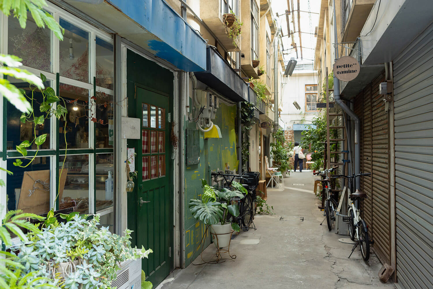 獨特的世界觀給人一種穿越時空的錯覺。