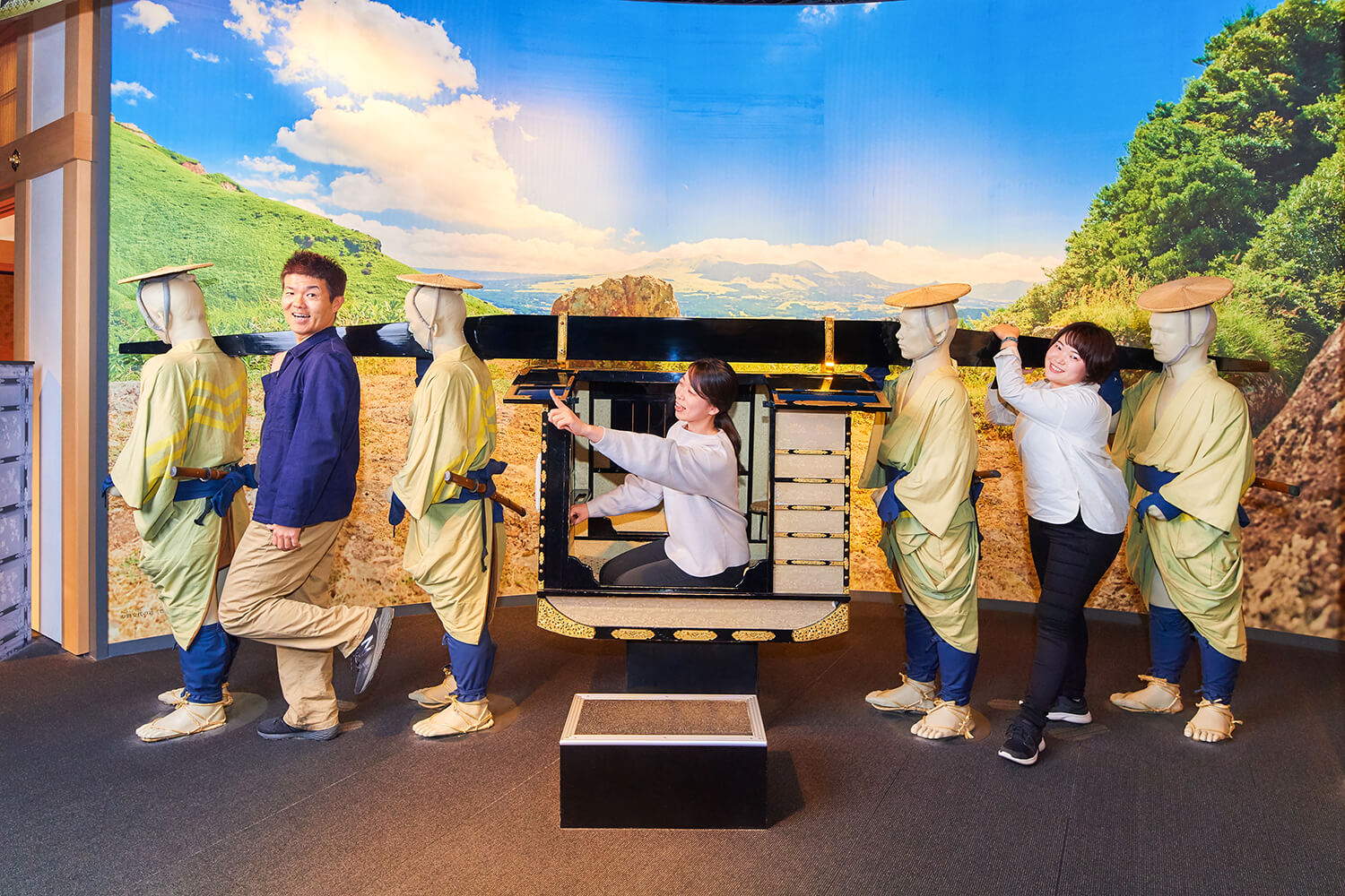 體驗乘坐全尺寸轎子體驗感覺自己像個貴族