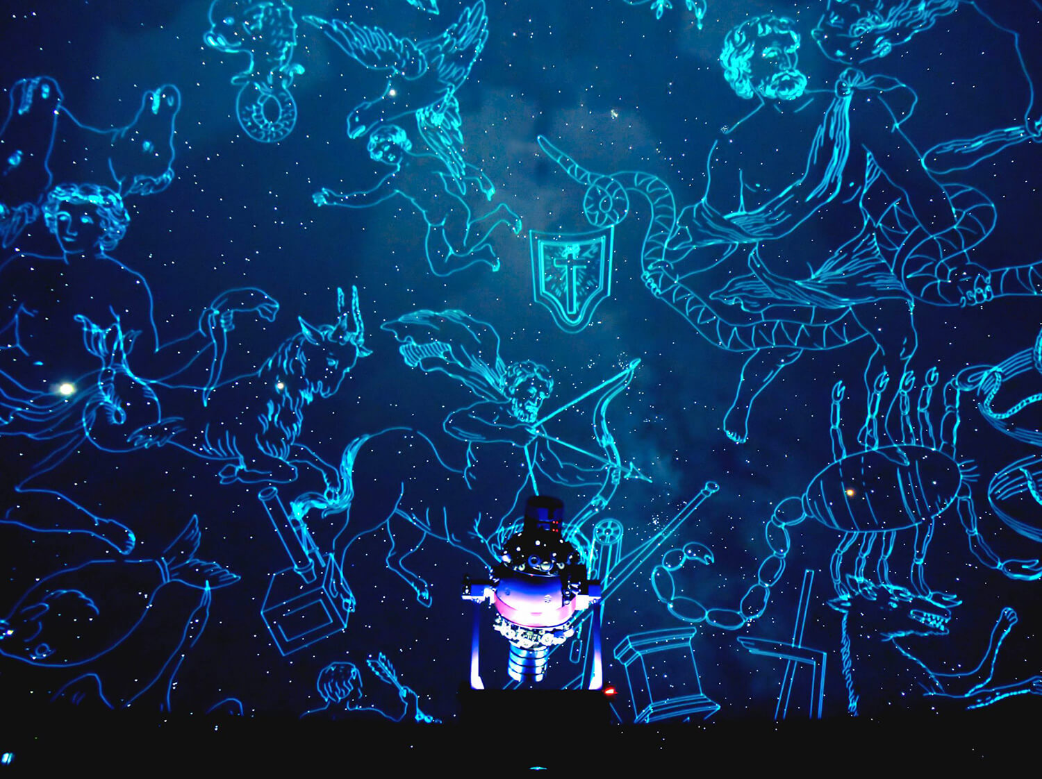 天文館還設有沙發式家庭座椅，帶孩子來也很安全