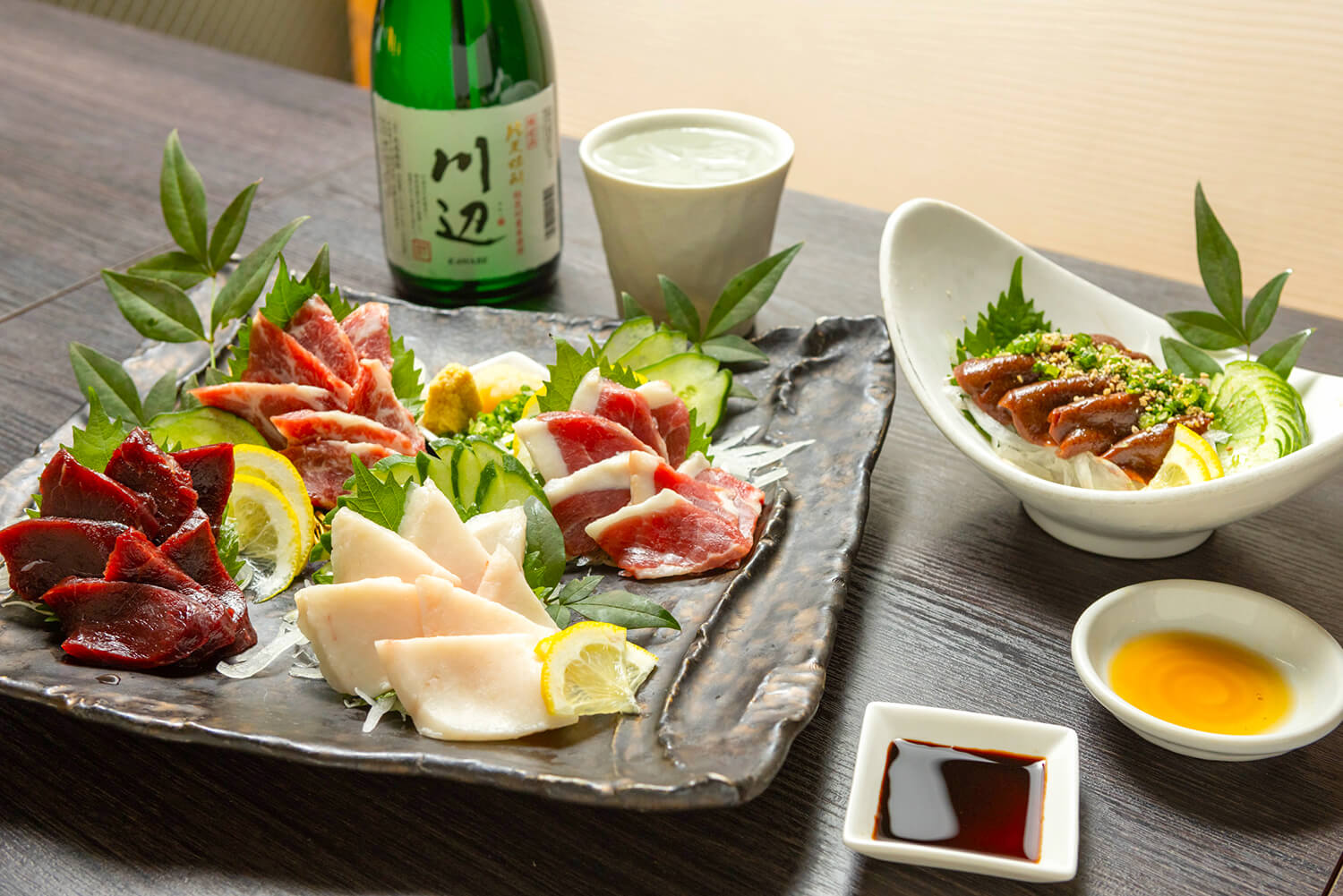 JPY5200 “特製馬生魚片四種”和“肝生魚片”JPY2080，吃過就上癮（數量有限）