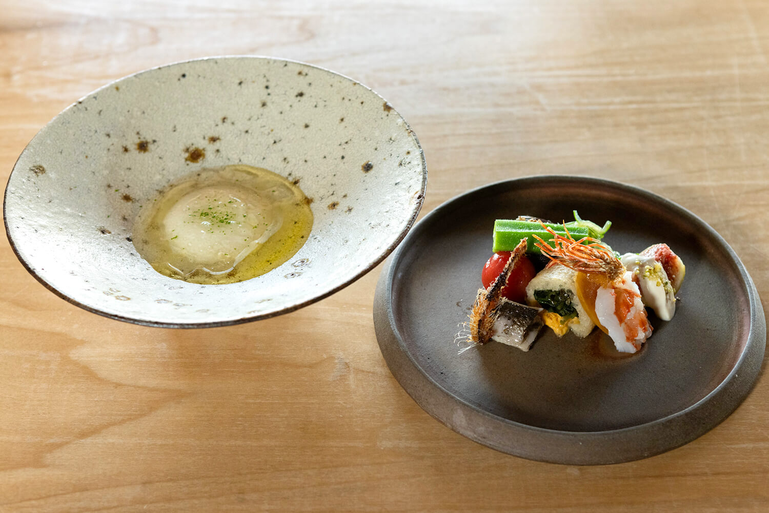 JPY6600套餐，包括前菜和烹飪。 內容和數量會根據季節而變化。 與菜餚相得益彰的菜餚由熊本藝術家精心挑選。