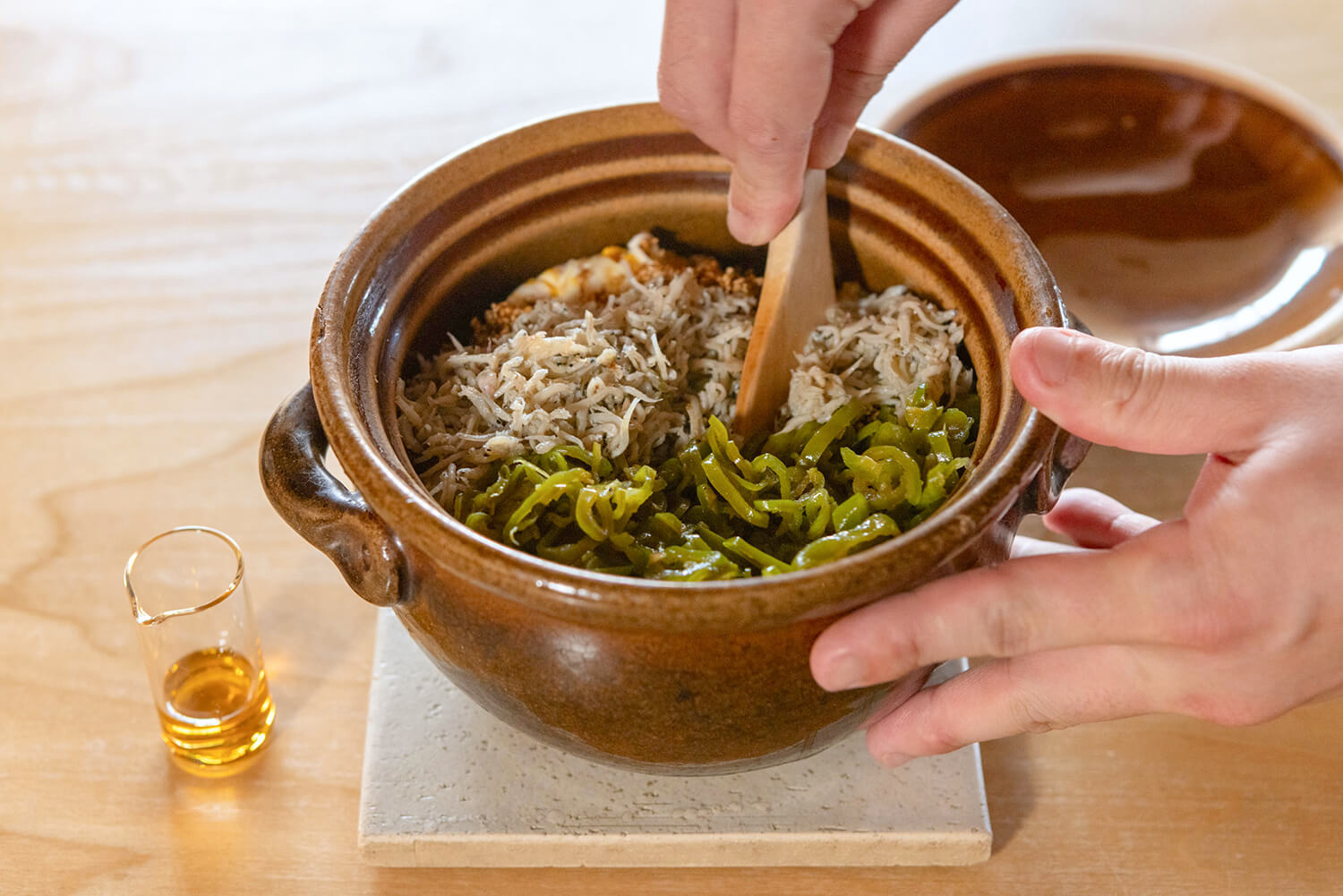 JPY6600套餐包含土鍋飯。 吃不完的時候，他們還會做飯糰帶回家。