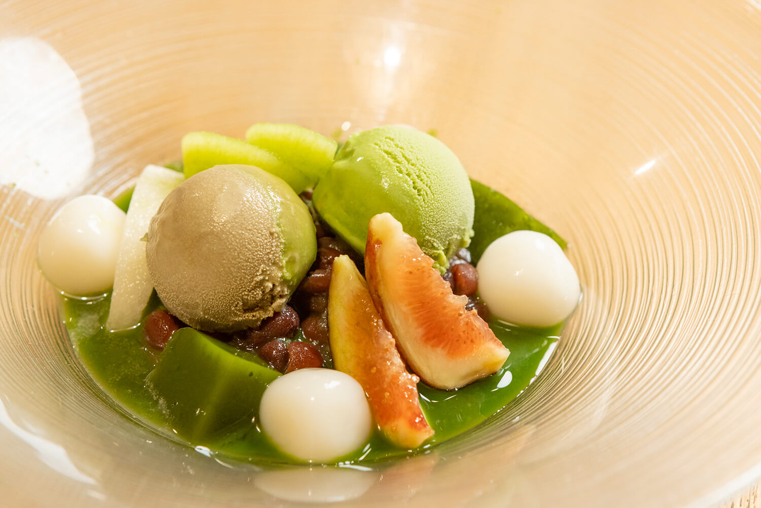 「冰淇淋和白豆餡兩種，可選擇JPY1001」。 照片是抹茶和焙茶冰淇淋。 飲料套餐是什麼JPY1254