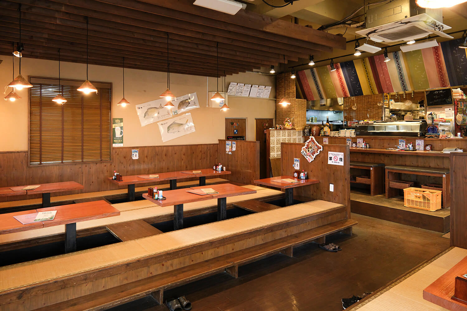 店內以地坑座位為主。 別館還有榻榻米座位，非常適合嬰兒入住