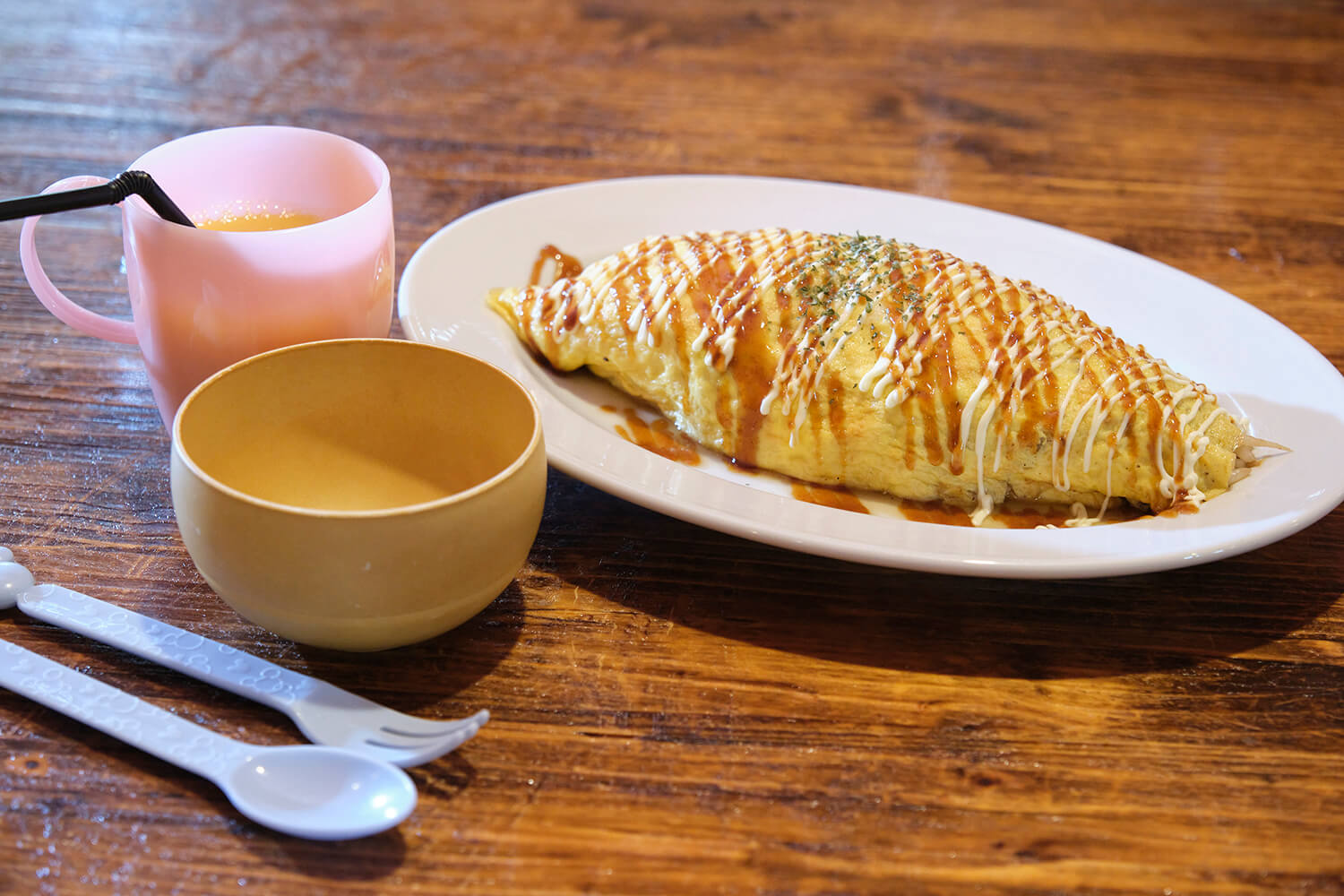 深受兒童歡迎的「縣產豬肉豬排燒」900日圓、「芒果汁」400日圓