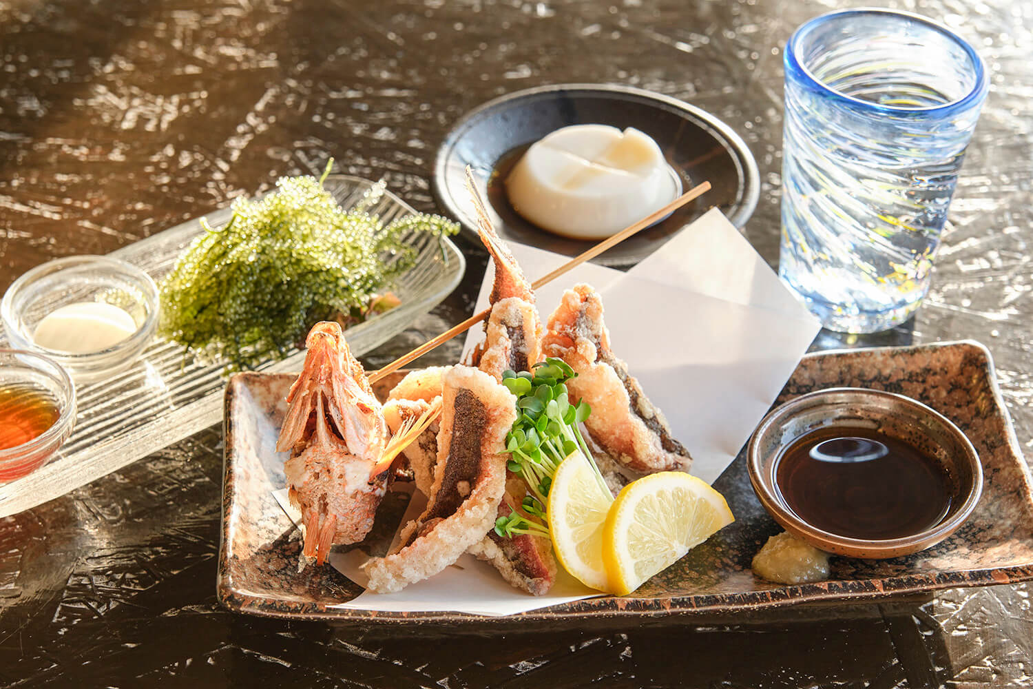 「古魯昆炸雞」JPY1100「海葡萄」858日圓、「齊默梅多夫」528日圓