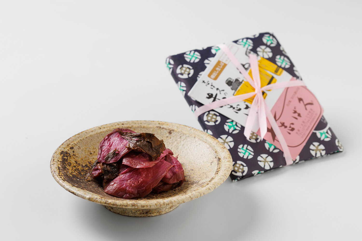 「赤芝」 130g 540日圓。 小田的傳統乳酸發酵泡菜，含有茄子、紅紫蘇和生薑。 清爽的酸度很有吸引力