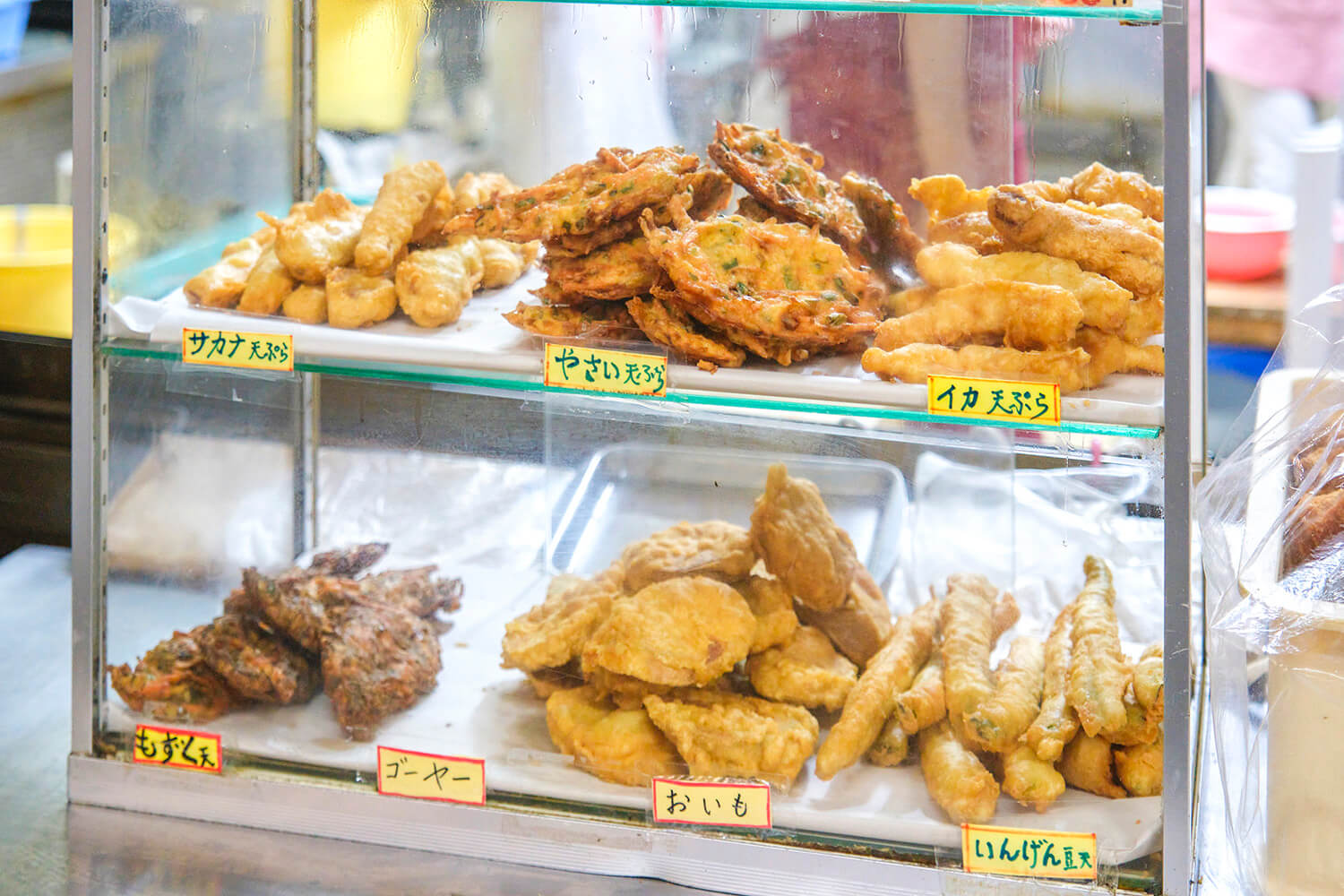 天婦羅共有7種（1個80日圓）。 「Yasai」和「Sakana」是受歡迎的老式產品