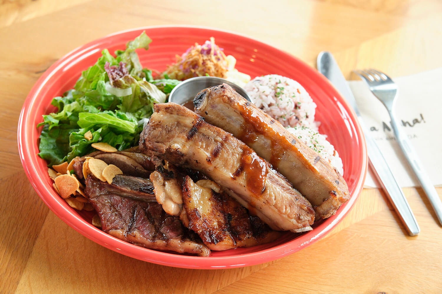 「HIBACHI Meat Combo」可以讓您同時享用牛肉、豬肉和雞肉JPY2080