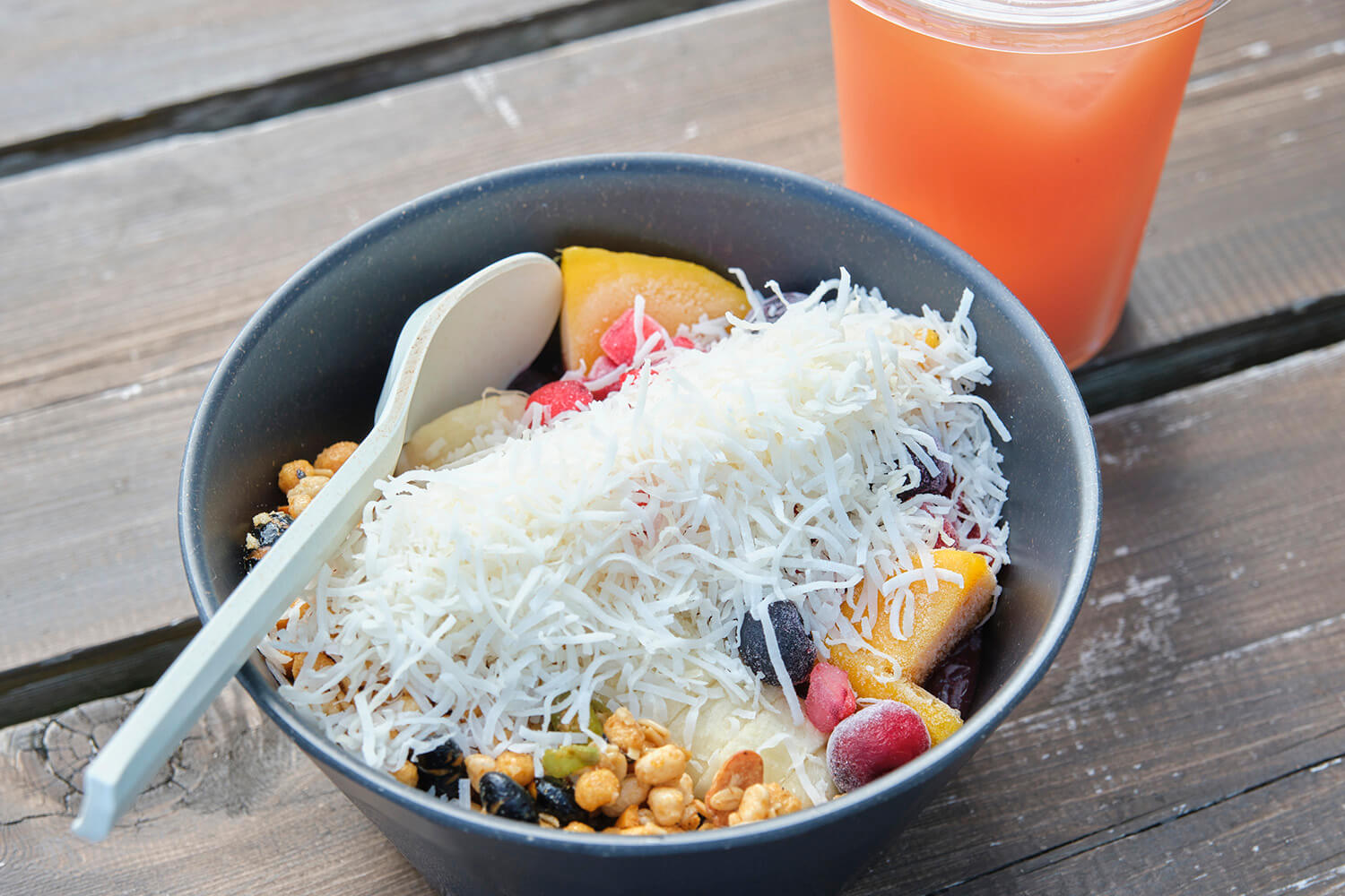 「原創巴西莓碗」JPY1900「熱帶飲料番石榴」600日圓