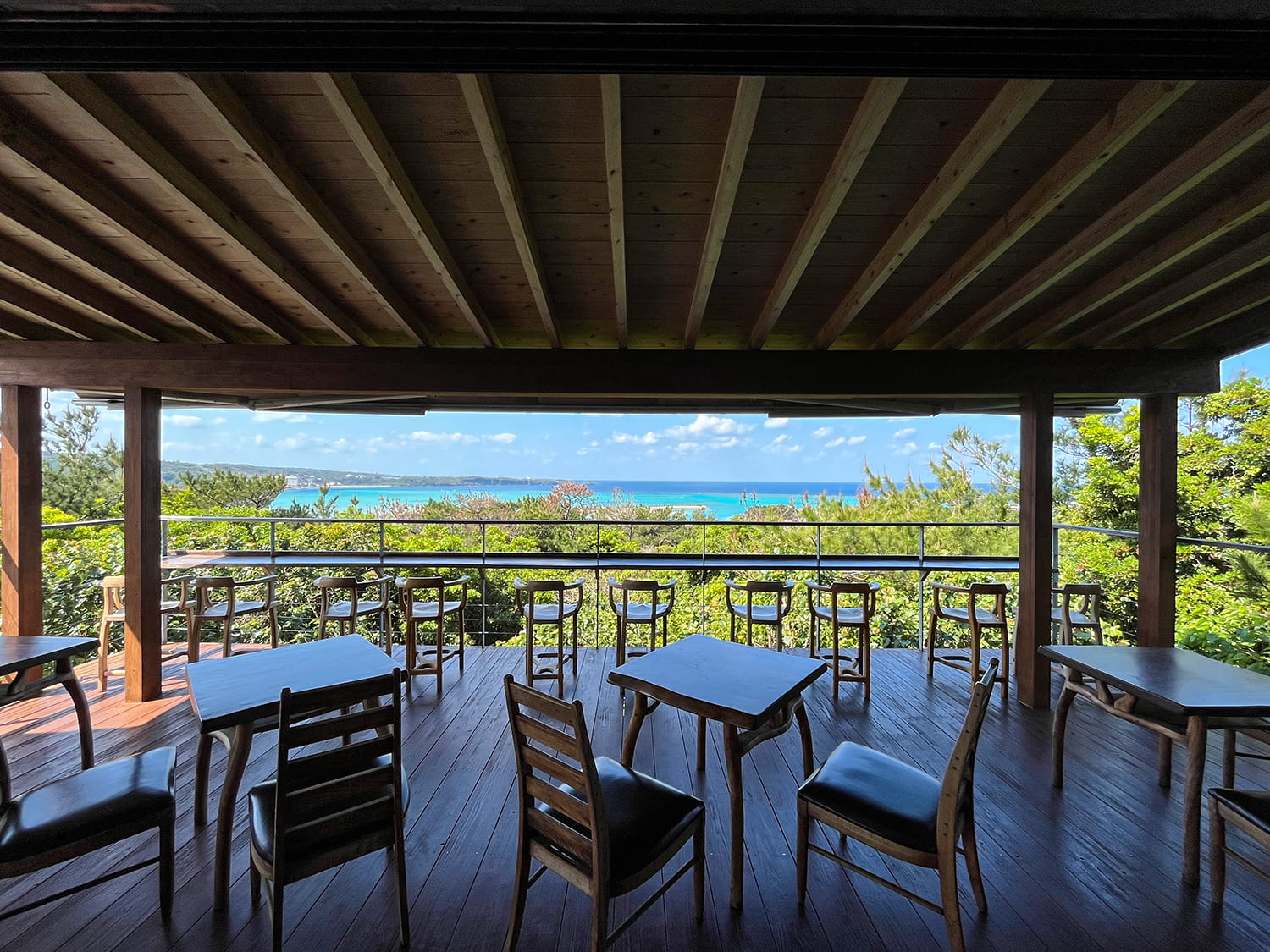 露台座位，視野絕佳。 傍晚時分可以看到美麗的日落