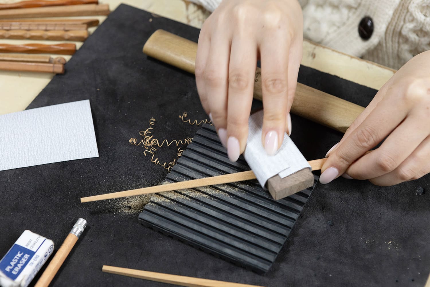 製作筷子體驗JPY2750每人（不含運費），所需時間為1小時30分鐘至2小時