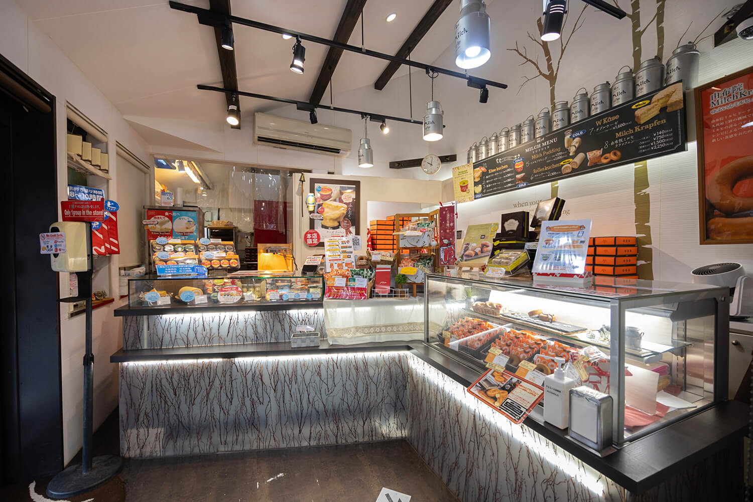 店內僅提供外帶服務。 招牌產品「Käsekuchen」總是新鮮出爐，店內瀰漫著甜美宜人的香氣