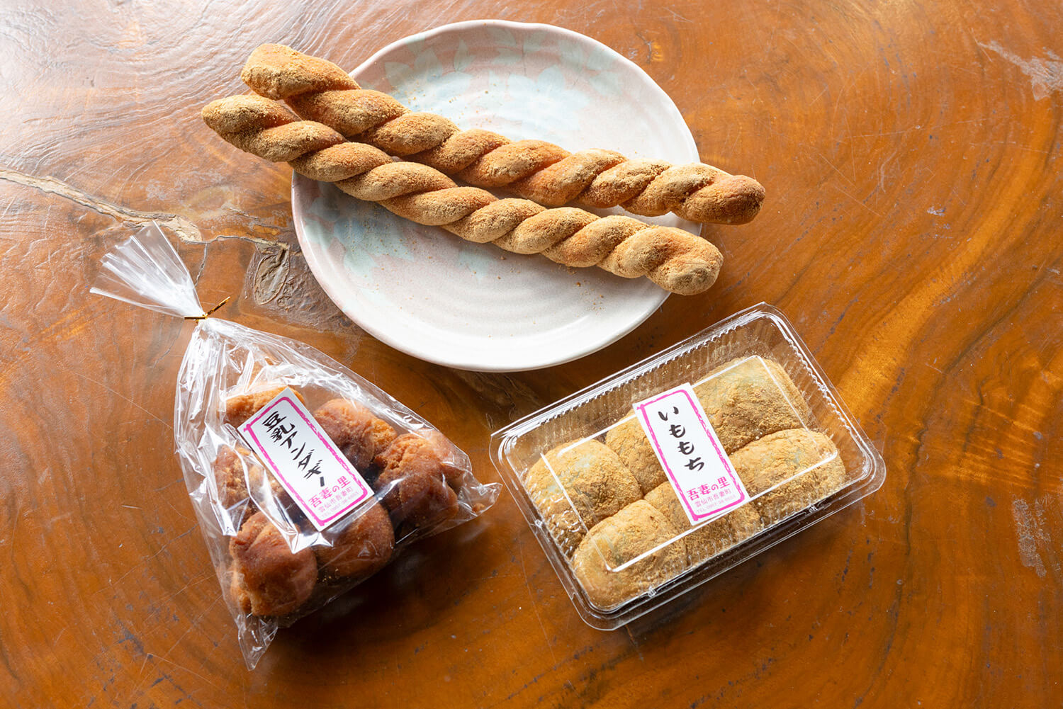 「豆漿安達吉」400日圓、「黃豆子麵包」1日圓200日圓、「伊莫麻糬」400日圓