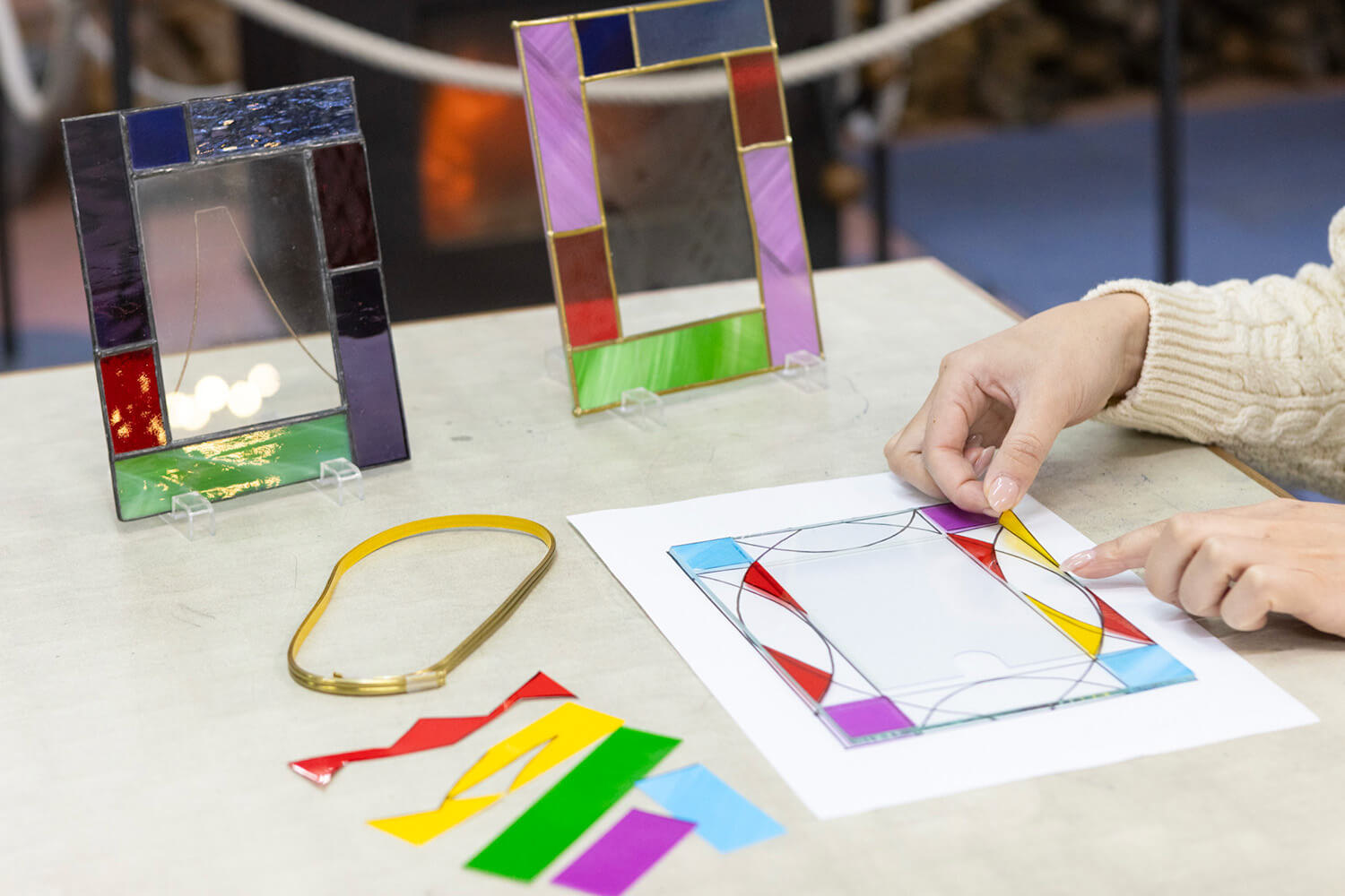 「相框製作」JPY2300一個人。 打造像真正的彩色玻璃一樣美麗的飾面