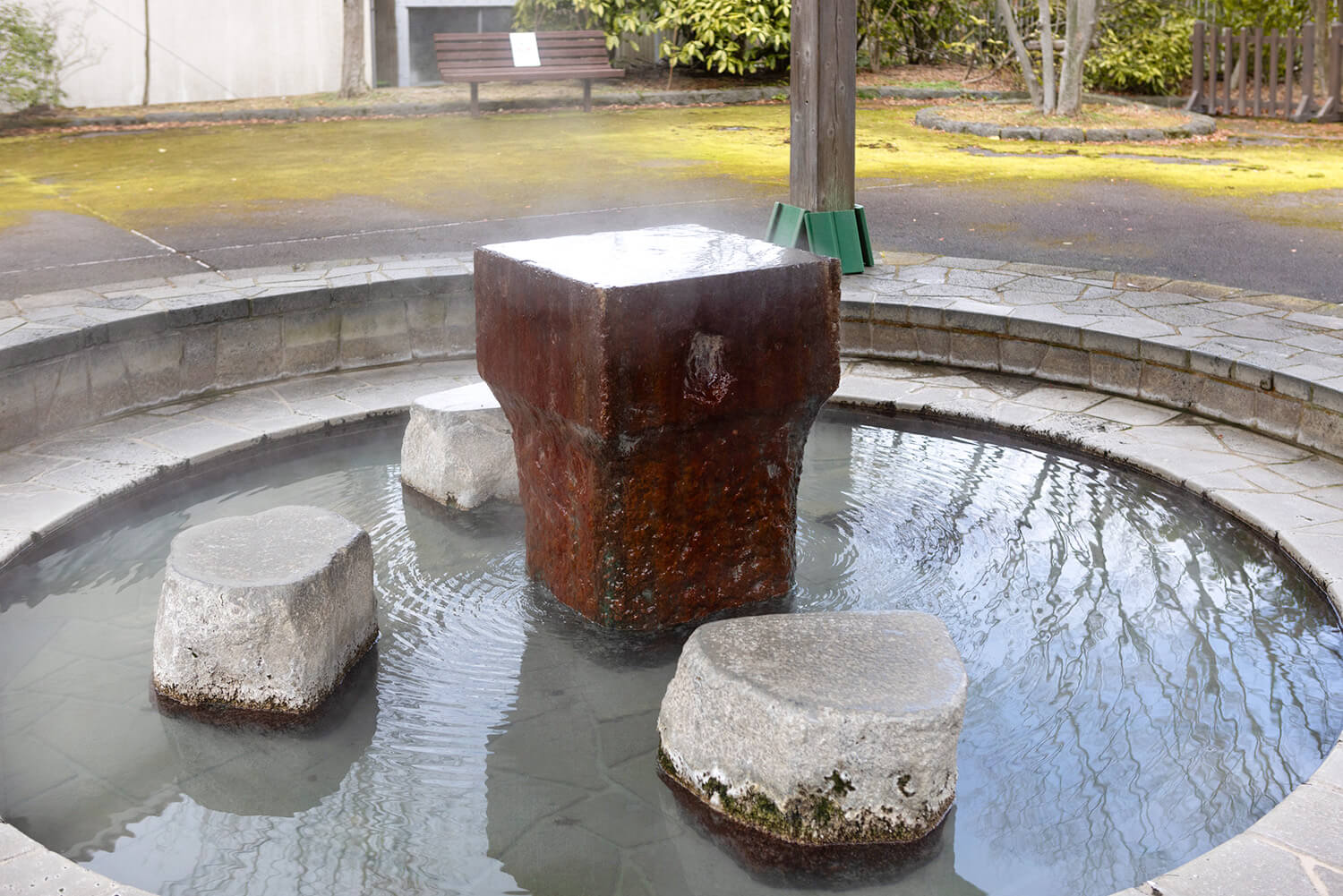 因為有遮蓋，所以即使下雨也可以安心放鬆