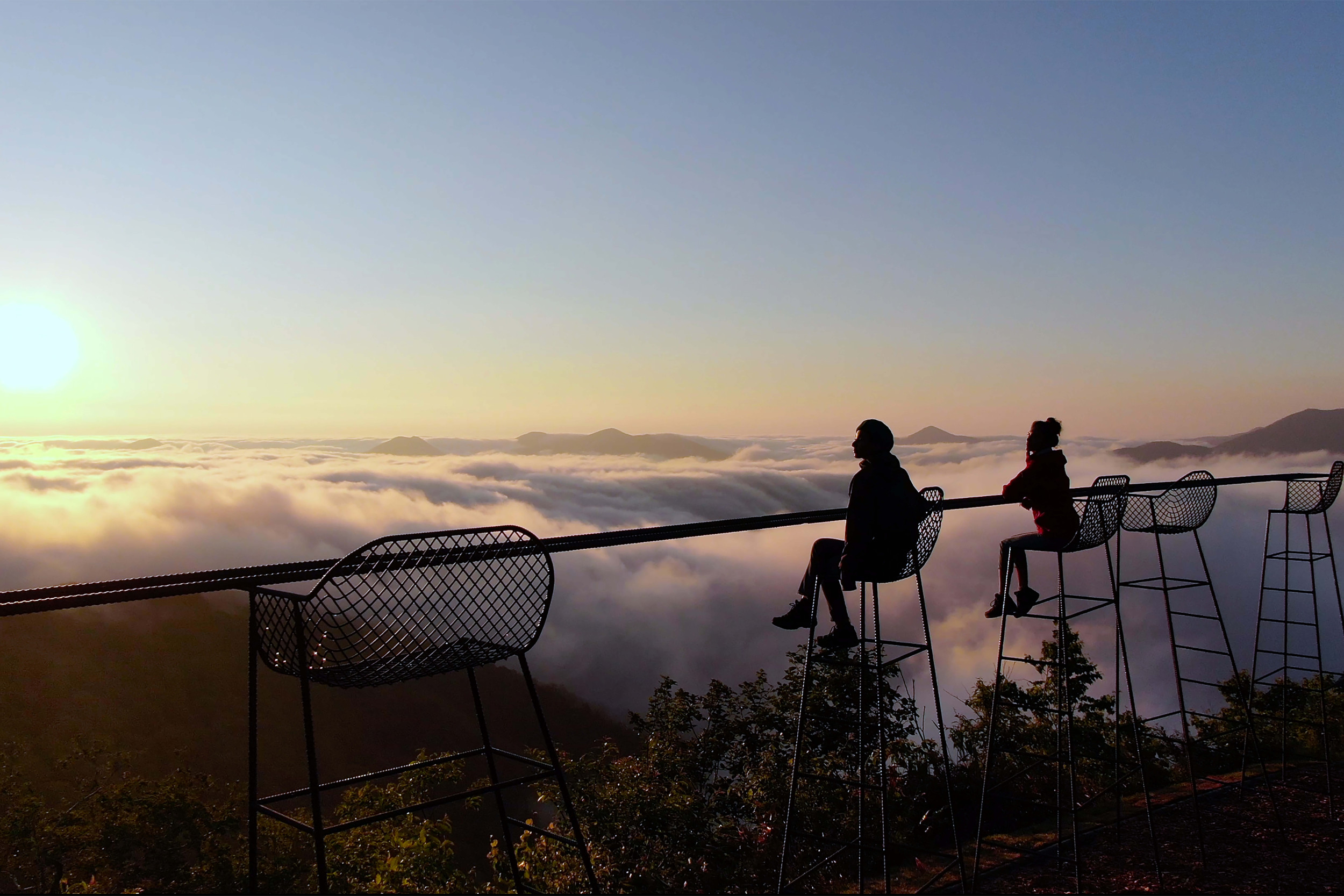 「Cloud Bar」的靈感來自離地面3公尺、長13公尺的吧台。