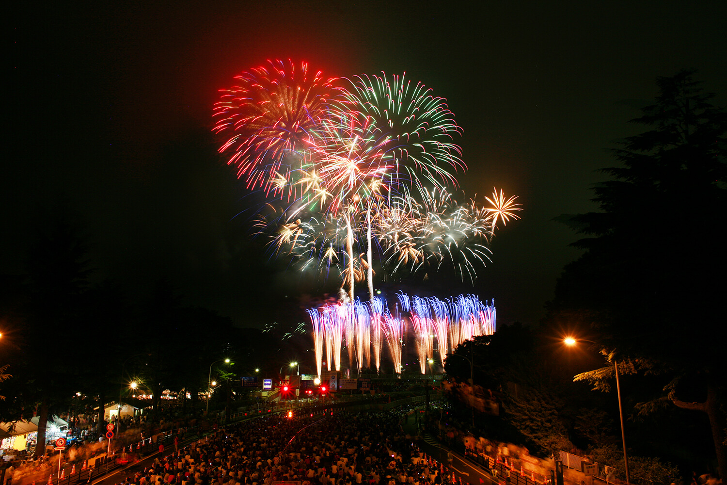 為森林之都仙台的夜晚增添色彩的娛樂表演。 參觀人數通常在500,000人左右