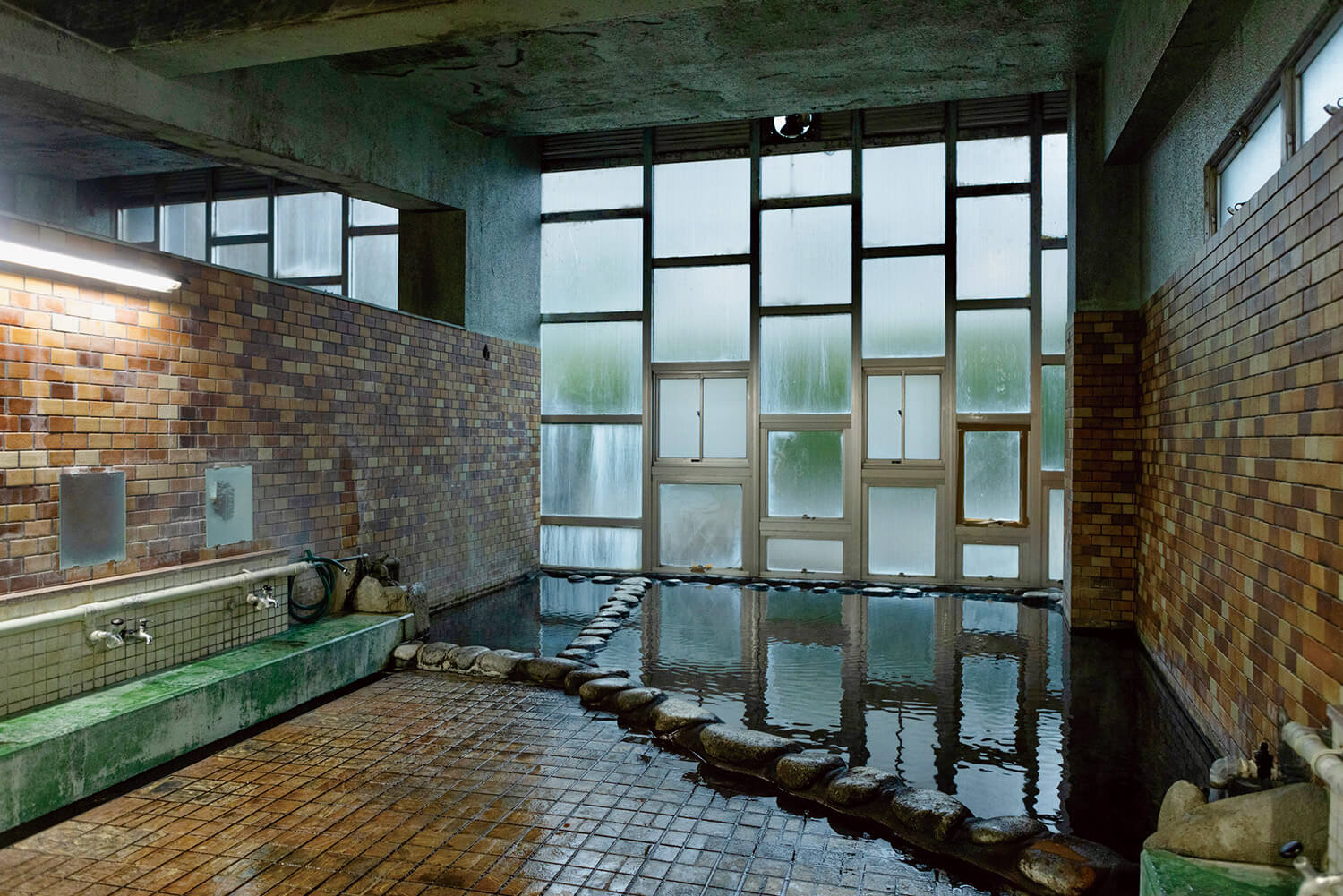 它於 1977 年（昭和 52 年）開業，至今仍由乙丸地區的人們管理。 傍晚時分，當地常客紛紛聚集