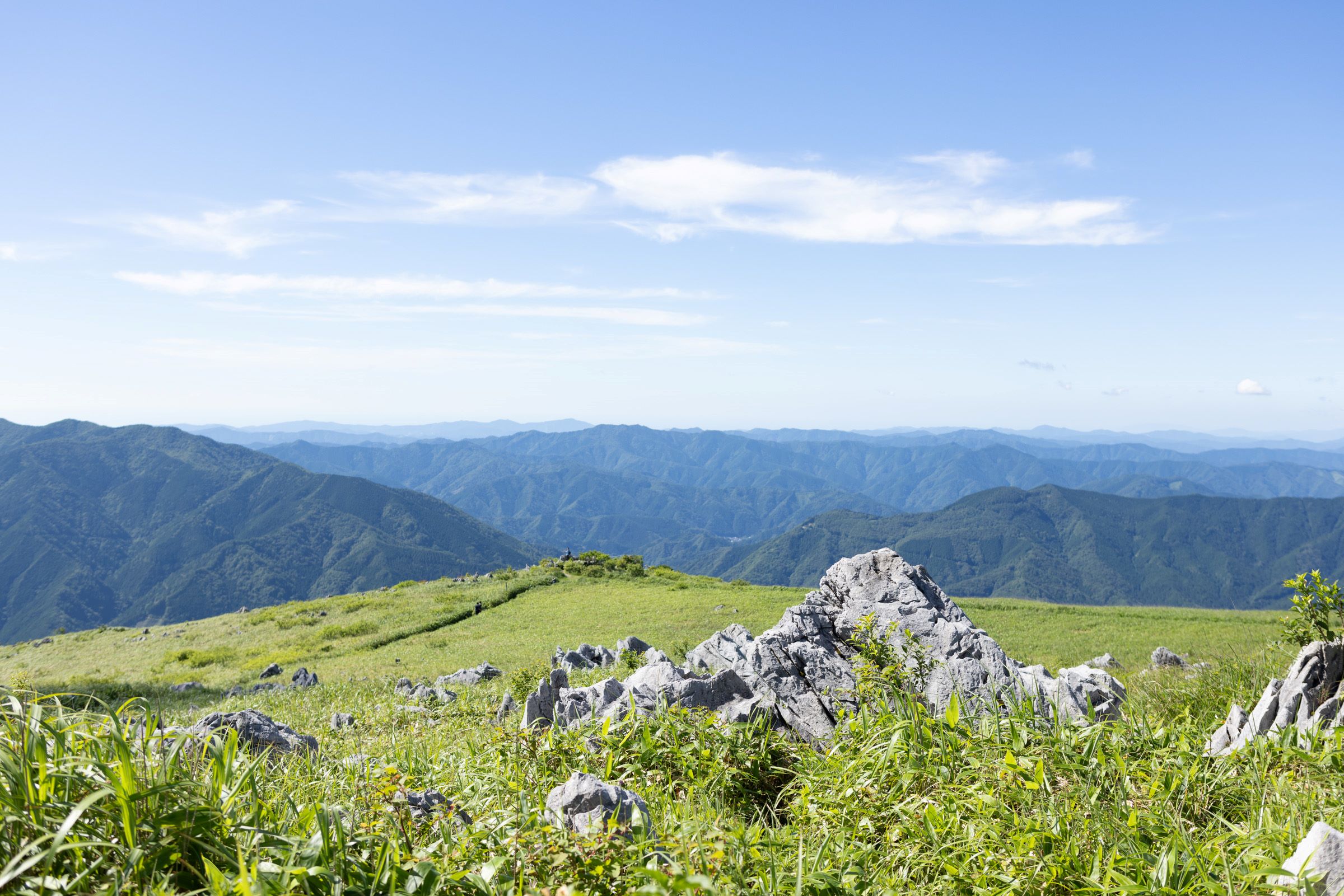 喀斯特階地所在的天狗高原被稱為天空的走廊，是雲海和星空的著名地點