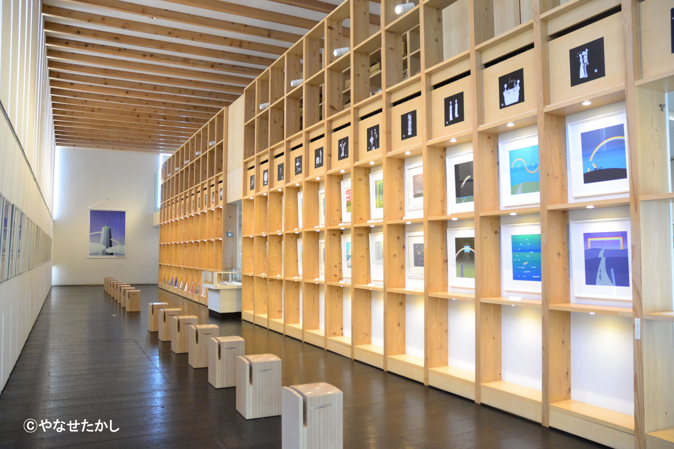 雜誌《詩與馬爾亨》的封面和其他各種原畫一字排開