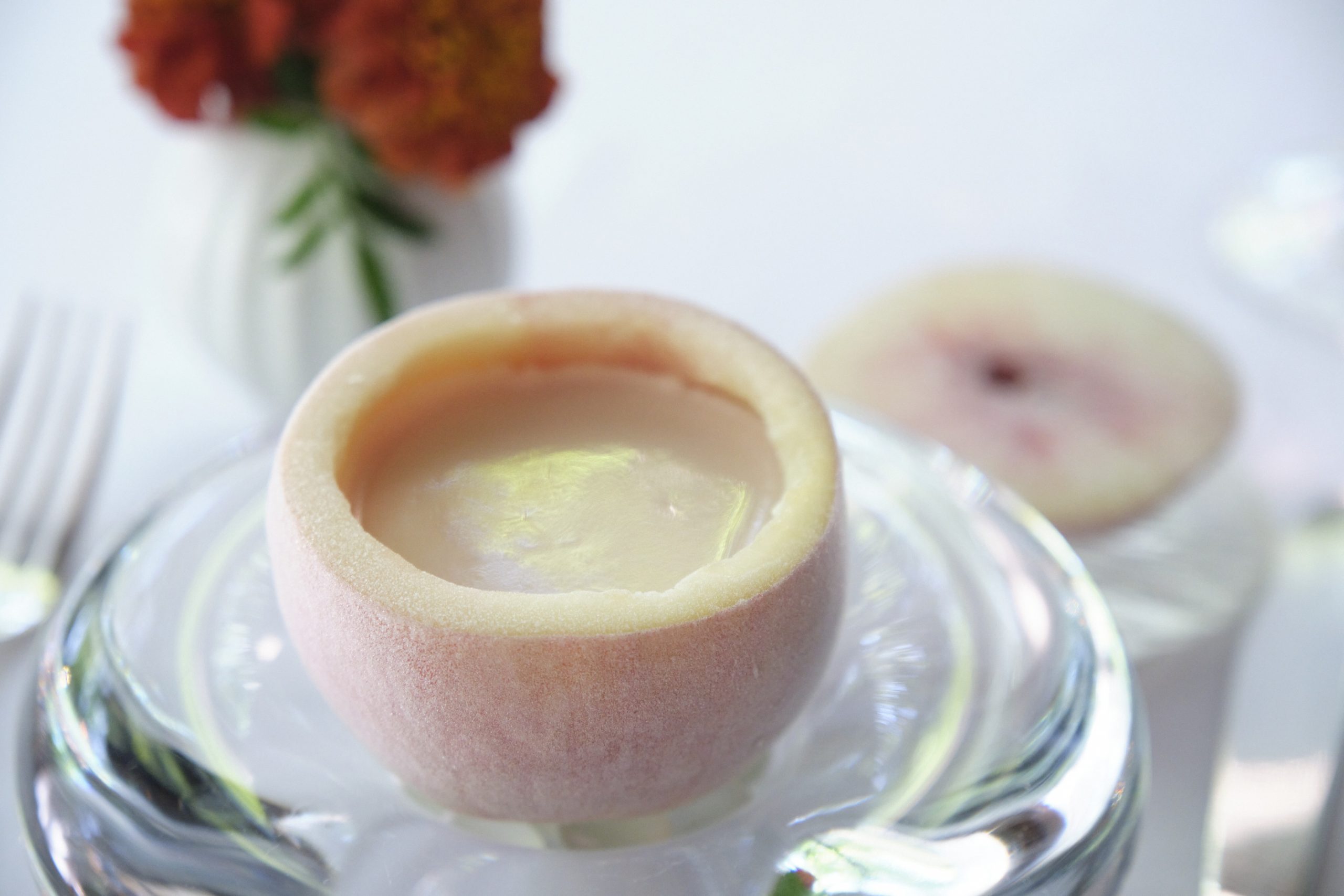 「白桃冷湯」只在每年7月初至9月中旬供應。 每年夏天都有人來店裡期待這個。