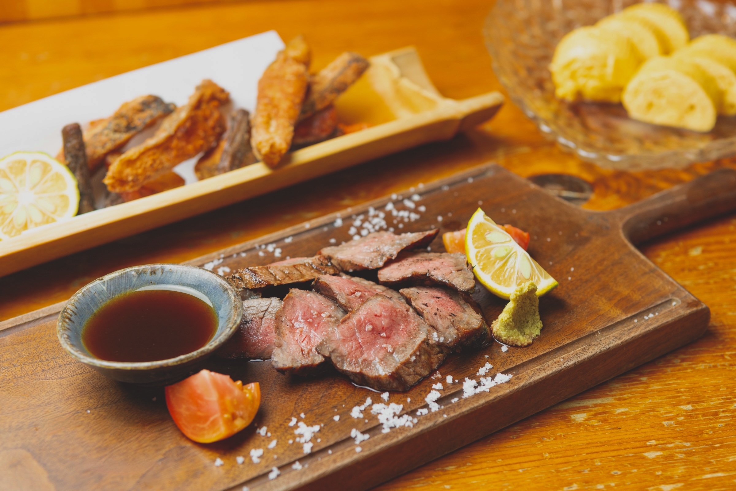 除了「土佐赤鷲澀金」JPY1500外，還有「宇津保炸雞」850日圓和「土佐次郎的玉子燒」750日圓