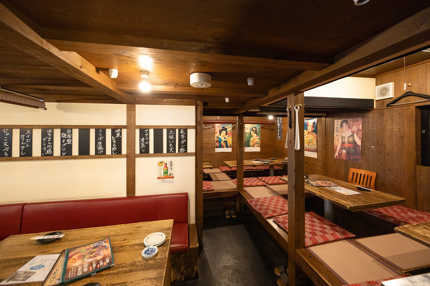 餐廳的復古氛圍很受歡迎，可以悠閒地享受美食而不會拉傷肩膀