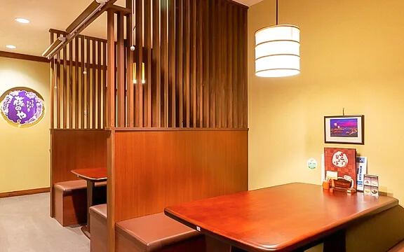 除了桌子座位外，還有榻榻米座位