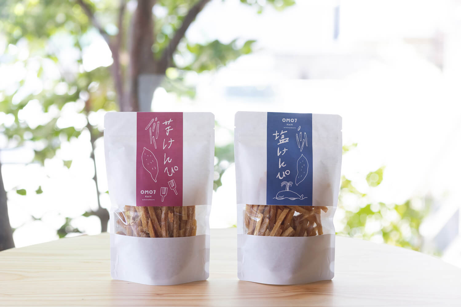 經典的「蕃薯健皮」（左）和甜鹹的「鹽健皮」（右）口味截然不同，所以一定要買兩點並比較一下口味。