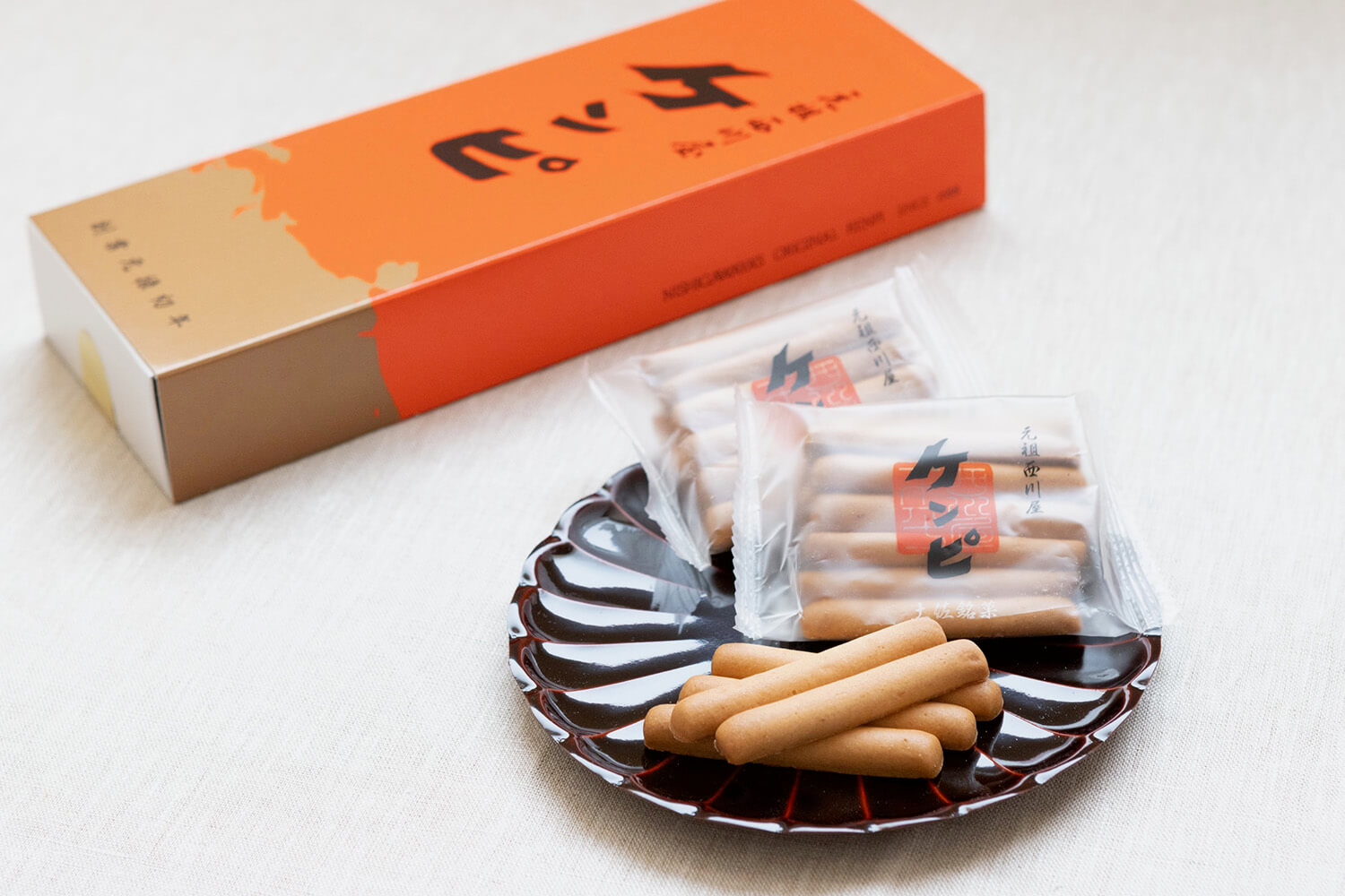 它因其硬度而被命名為 Kempi。 如果用後牙咀嚼或掰開放入口中，它會一點一點地鬆動，更容易吃。