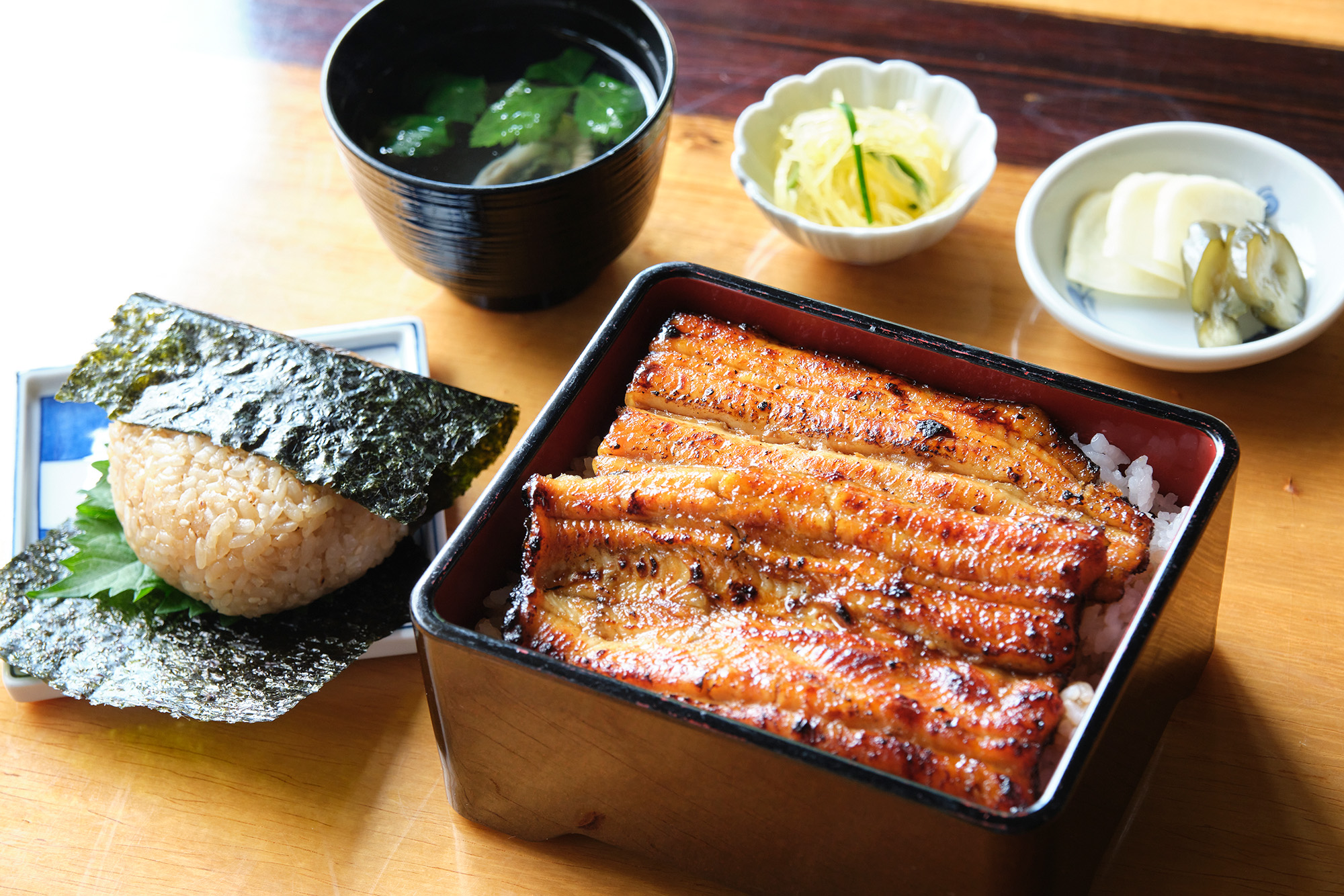 深受兒童歡迎的「鰻毛松」JPY5200（吸肝）和「鰻魚醬飯糰」410日圓