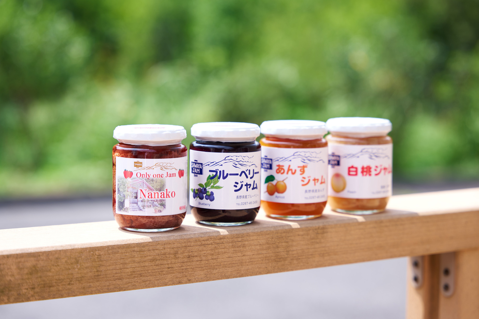 用親手精心製作的果醬味道特別好。